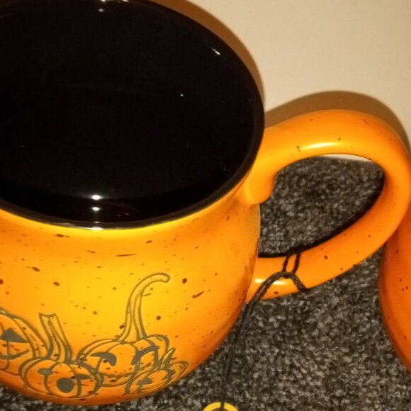 HALLOWEEN PUMPKIN TRICK OR TREAT ORANGE AND BLACK LARGE MUG, NEW! - Picture 4 of 6